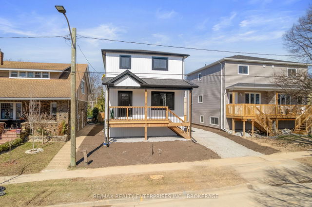 40 McMaster Avenue