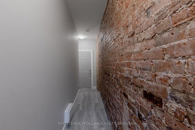 370 Barrie St, Kingston - East of Sir John A. Blvd image-0-2