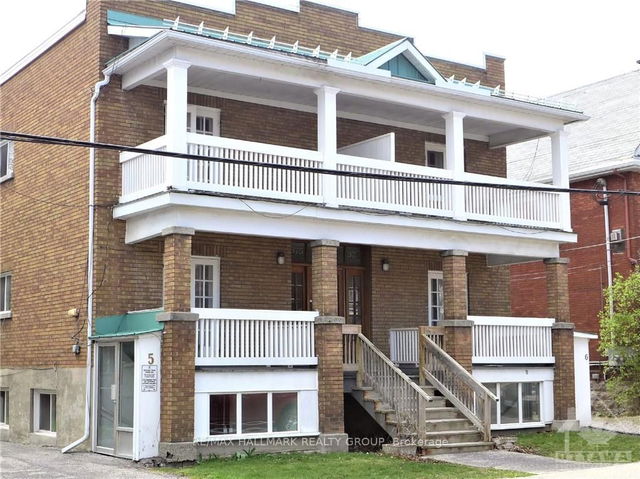 3 - 375 Mackay Street