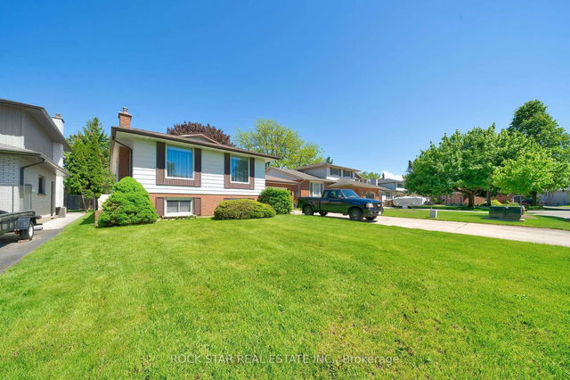 13 Meadowbrook Crescent
