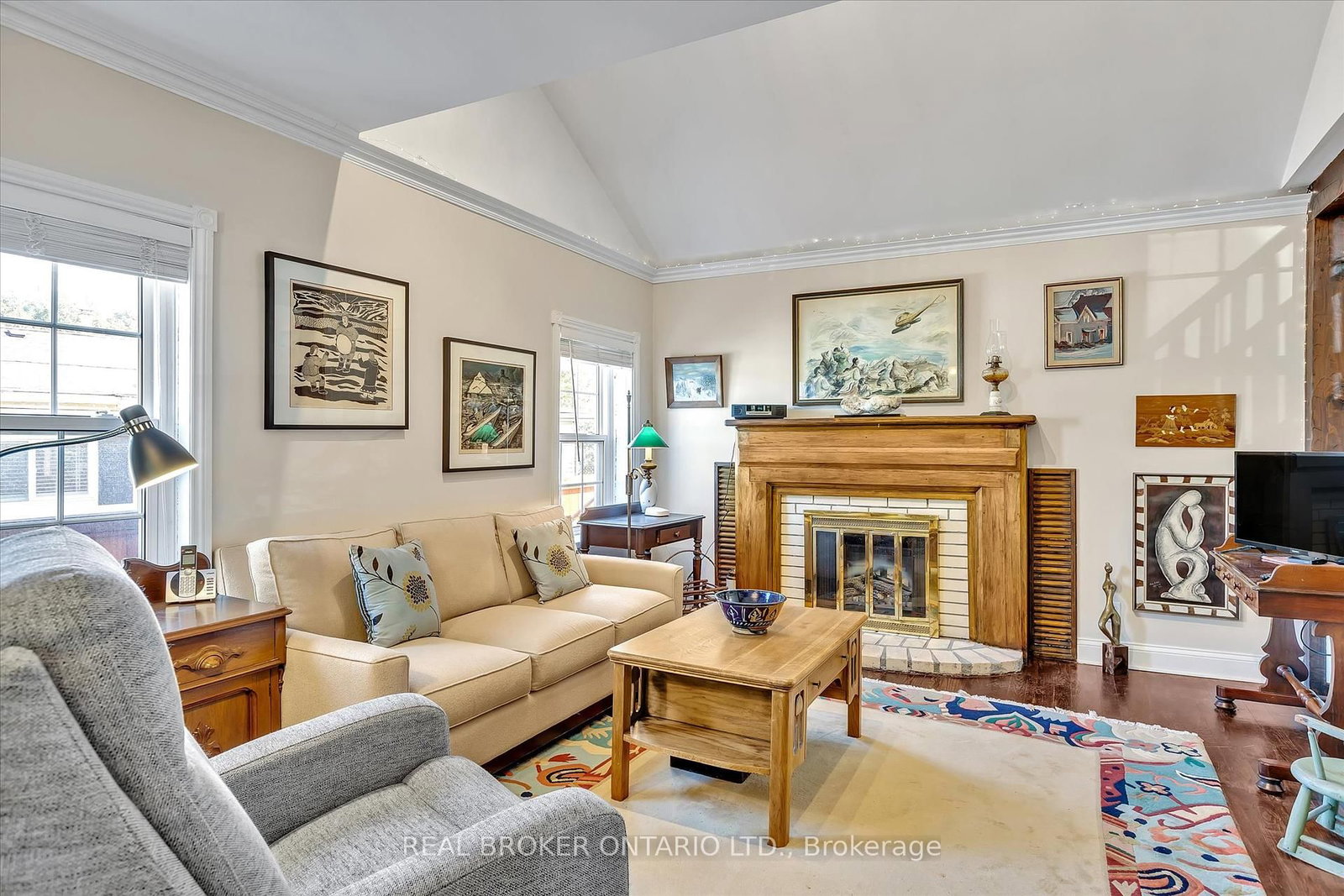 Listing Image 4