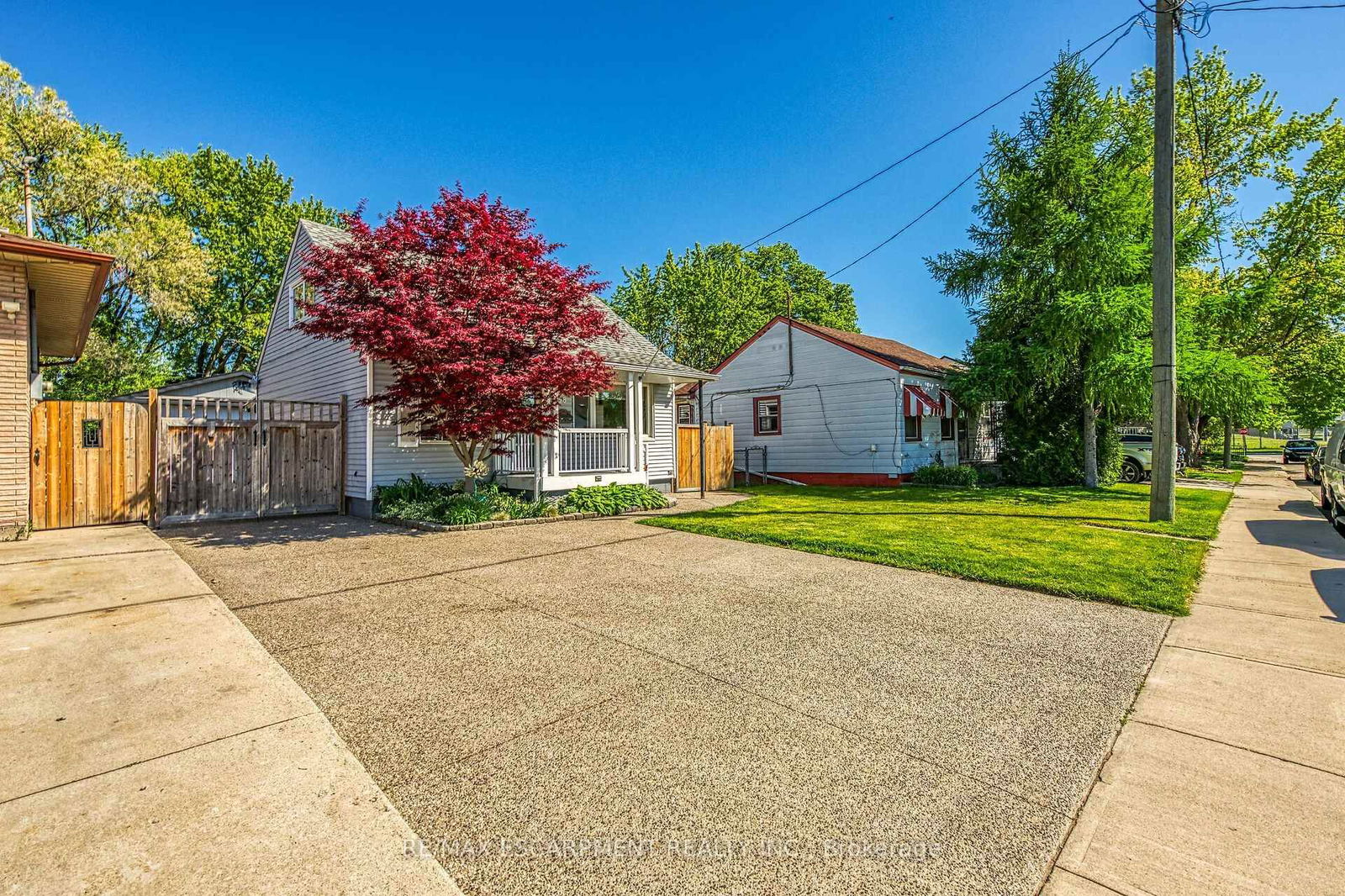 Detached House for sale at 88 Julian Avenue, Hamilton, Normanhurst, L8H 5R7 - MLS: X12176494