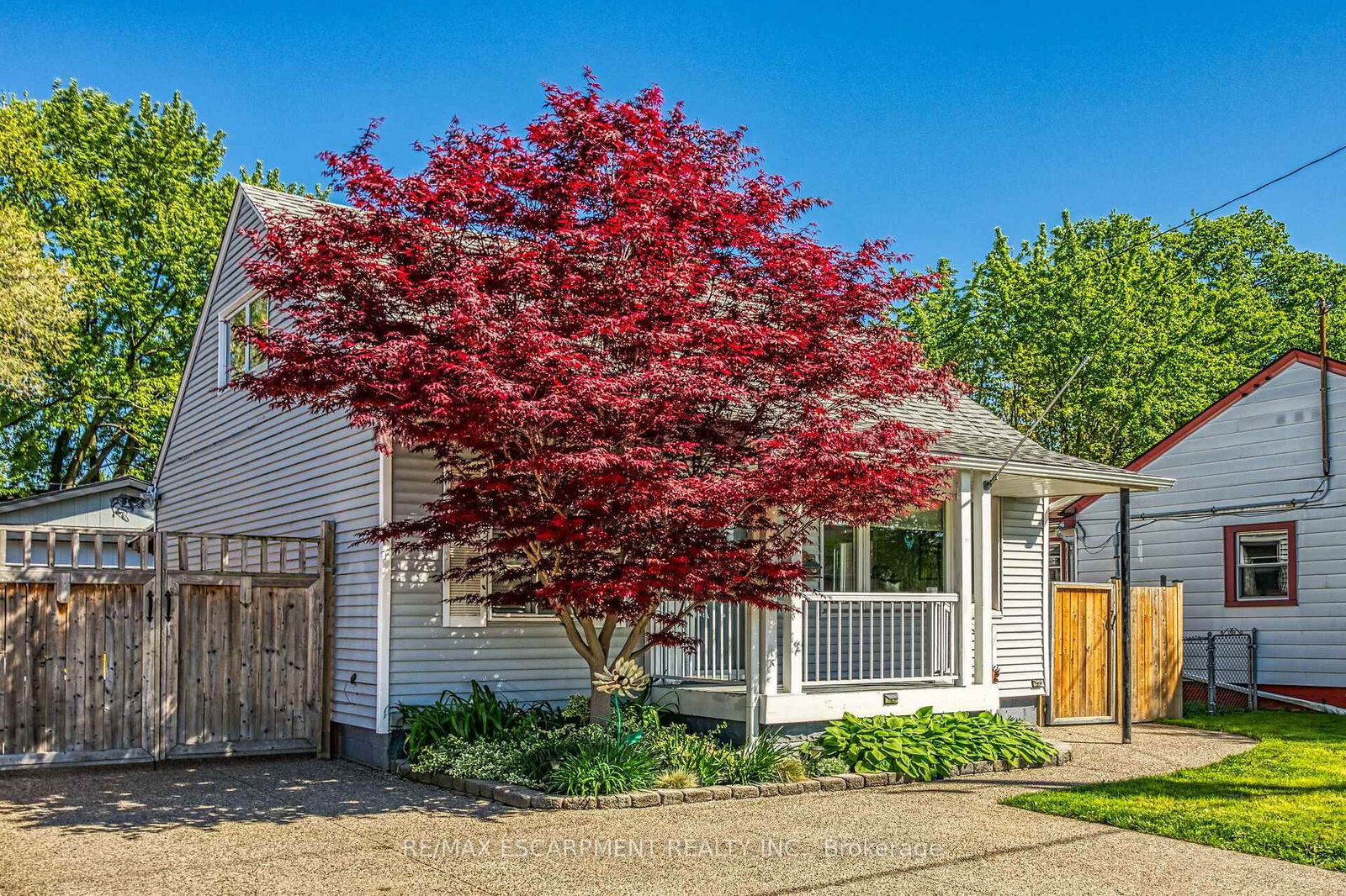 Detached House for sale at 88 Julian Avenue, Hamilton, Normanhurst, L8H 5R7 - MLS: X12176494