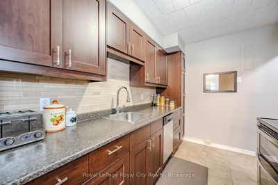 Unit 511 — 105 CONROY Cres, Guelph - Dovercliffe Park/Old University image-0-1