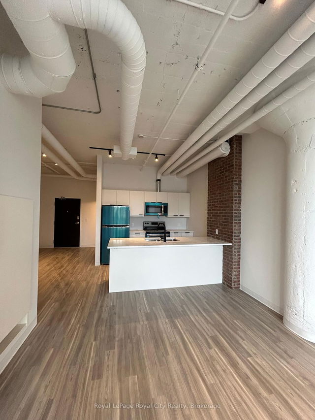 212 - 120 Huron Street