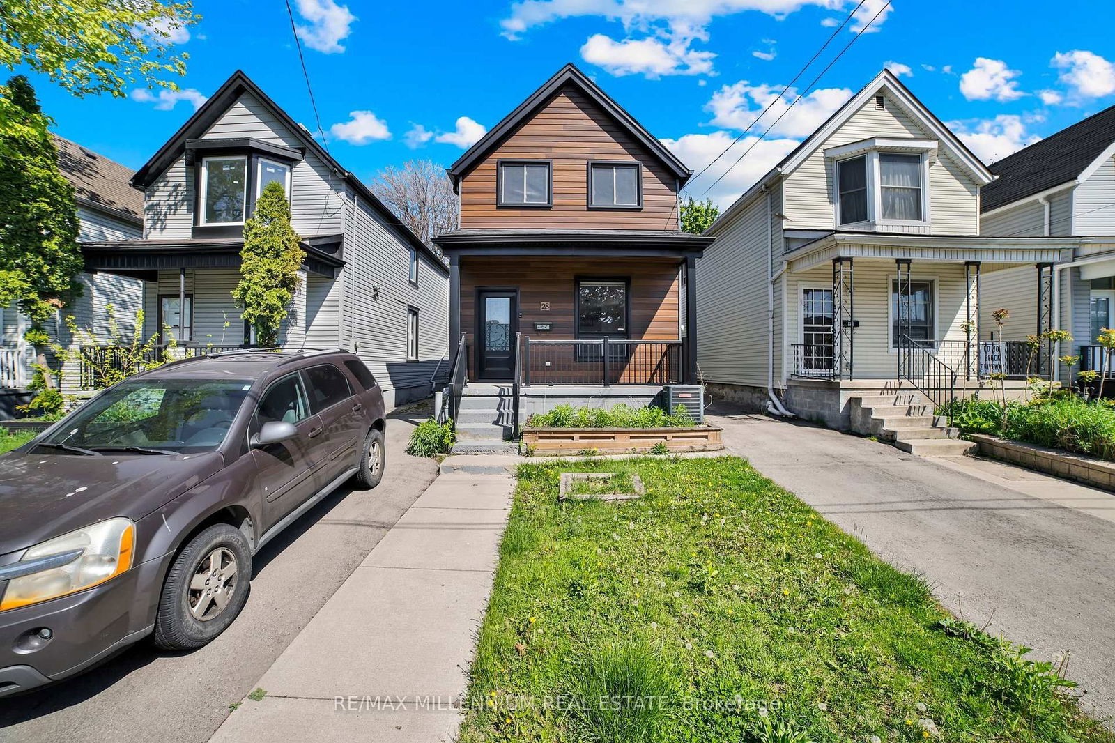 Detached House for sale at 28 Albemarle Street, Hamilton, Industrial Sector, L8L 7G4 - MLS: X12176749