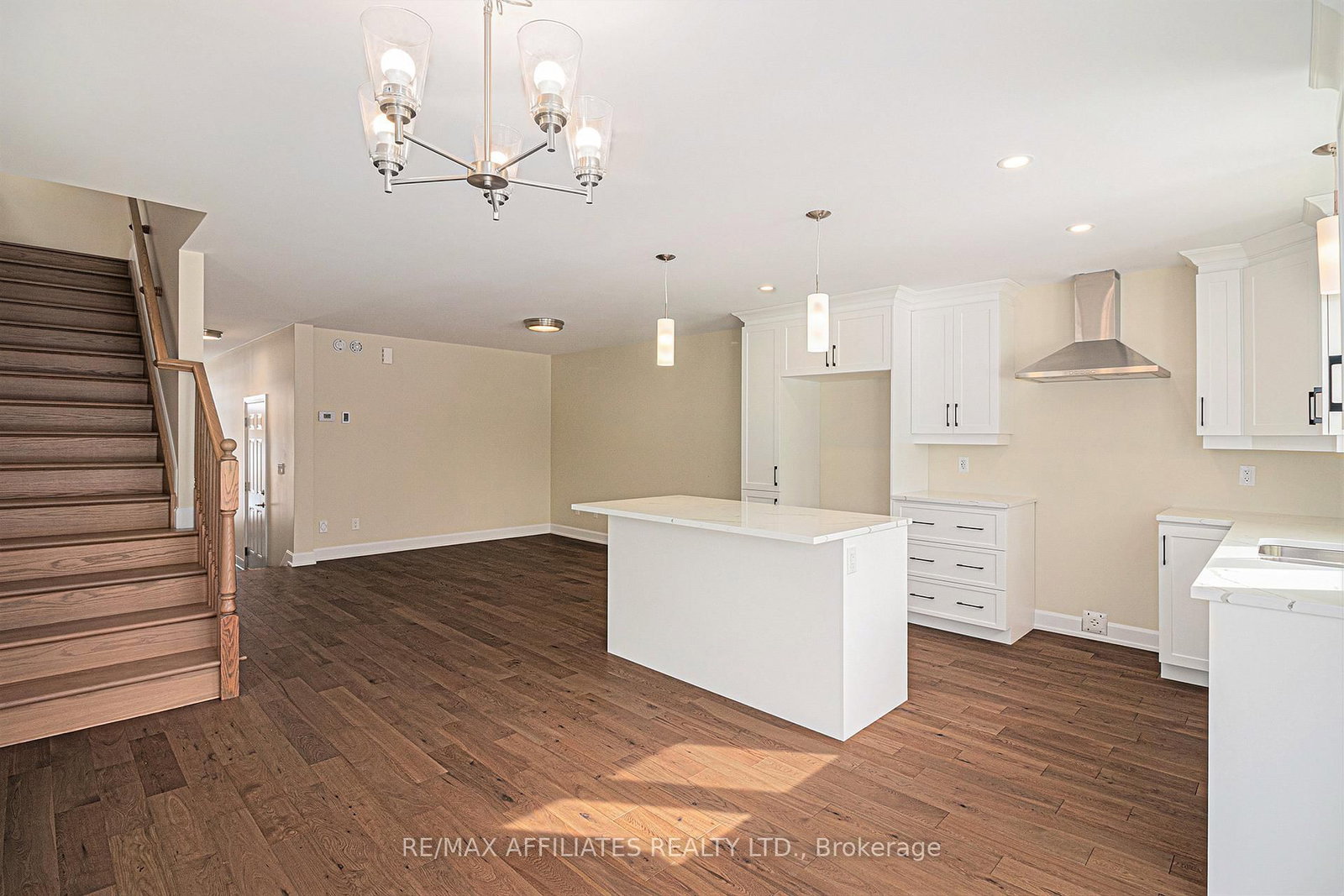363 VOYAGEUR Place • Russell, ON photo 5