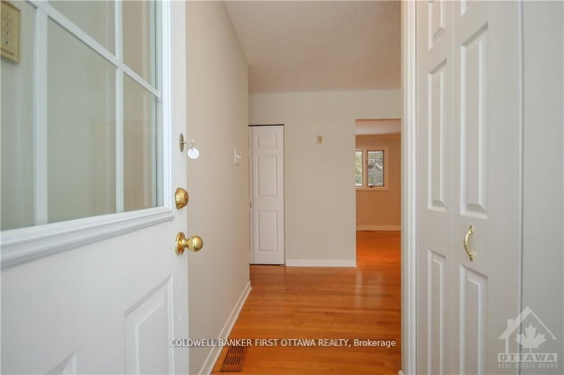 74 HILLIARD Ave, Ottawa, K2E 6C1 | Image 3