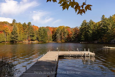 1042 S Menominee Rd, Lake of Bays - Mclean image-0-4