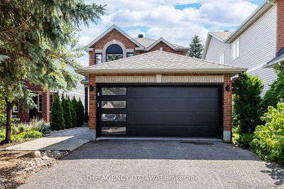 32 WHITESTONE Dr, Ottawa - Central Park
