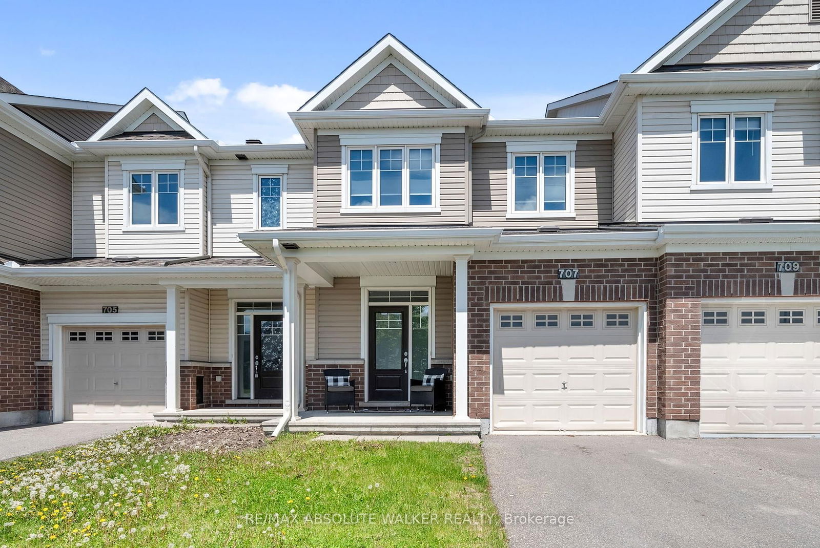 Townhouse for lease at 707 Decoeur Drive, Ottawa, Avalon West, K4A 1H2 - MLS: X12178733