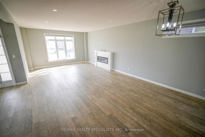 900 Downing Dr, Woodstock - North image-0-2