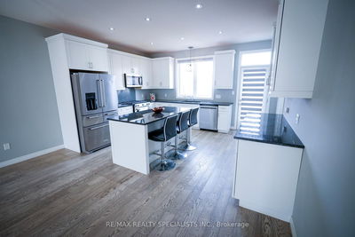 900 Downing Dr, Woodstock - North image-0-3