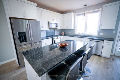 900 Downing Dr, Woodstock - North image-0-4