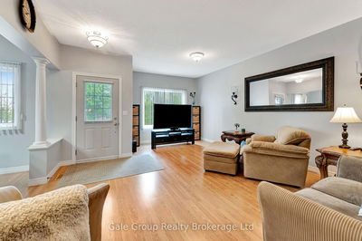 693 Southwood Way, Woodstock - South image-0-3