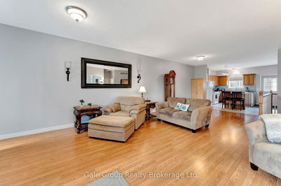 693 Southwood Way, Woodstock - South image-0-4