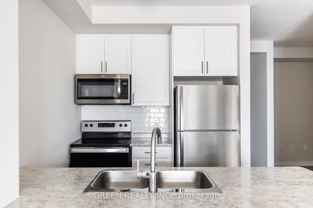 1313 - 870 Queenston Road