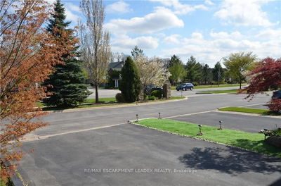 524 Stonehenge Dr, Hamilton - Ancaster image-0-2