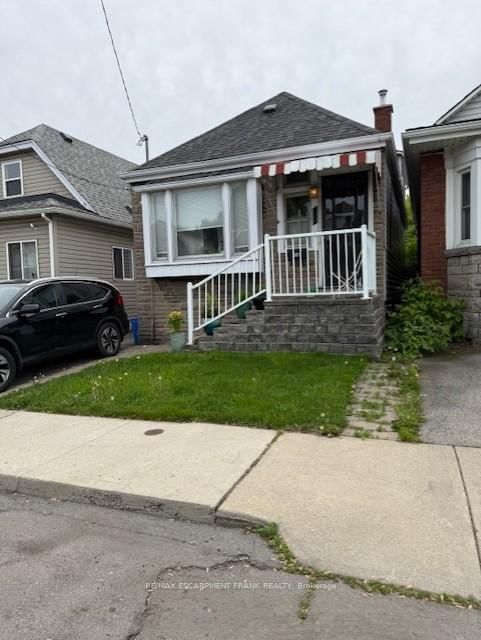 2 - 144 Albany Avenue