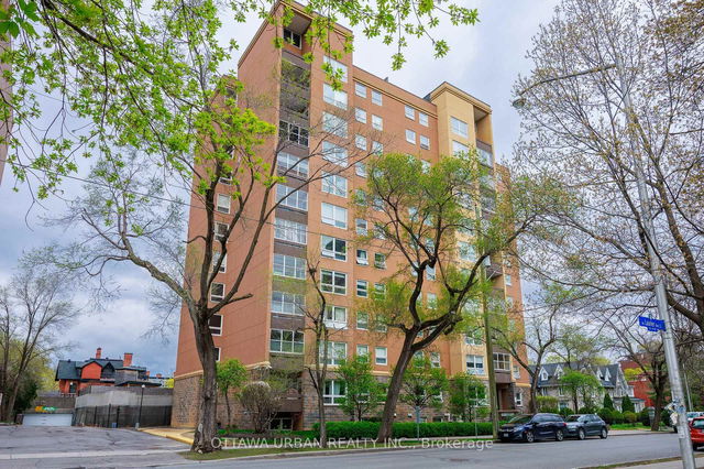 1003 - 373 Laurier Avenue