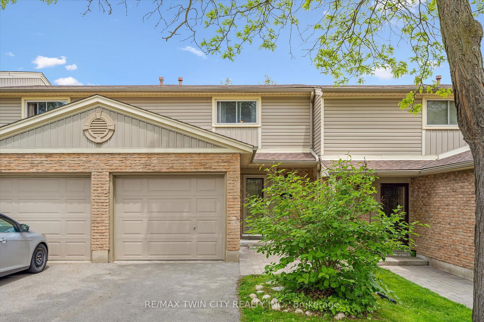 Townhouse for sale at 223 Pioneer Drive, Kitchener, N2P 1L9 - MLS: X12180397