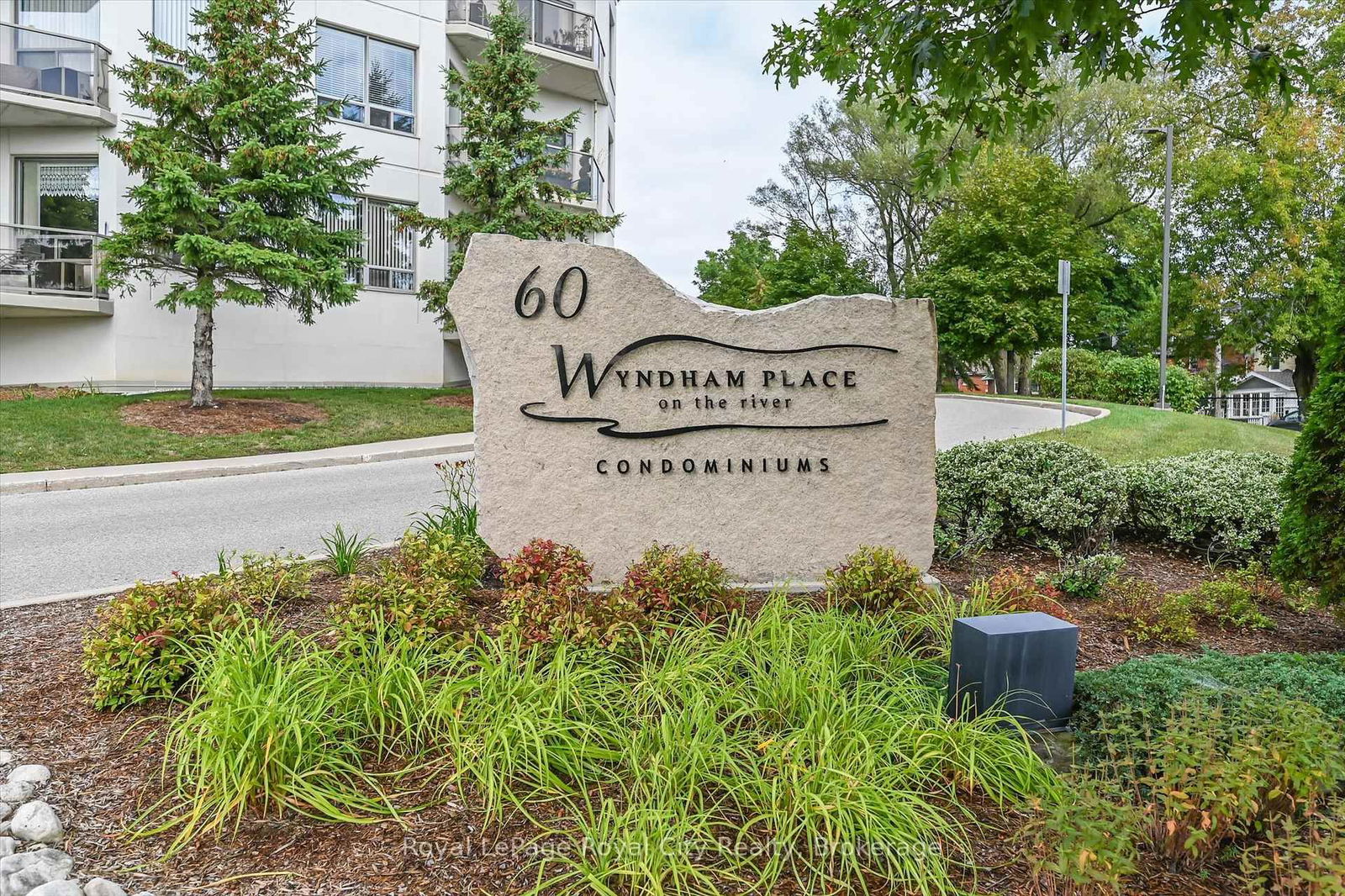 Condo for sale at 104-60 Wyndham Street, Guelph, St. Patrick's Ward, N1E 7H7 - MLS: X12180814