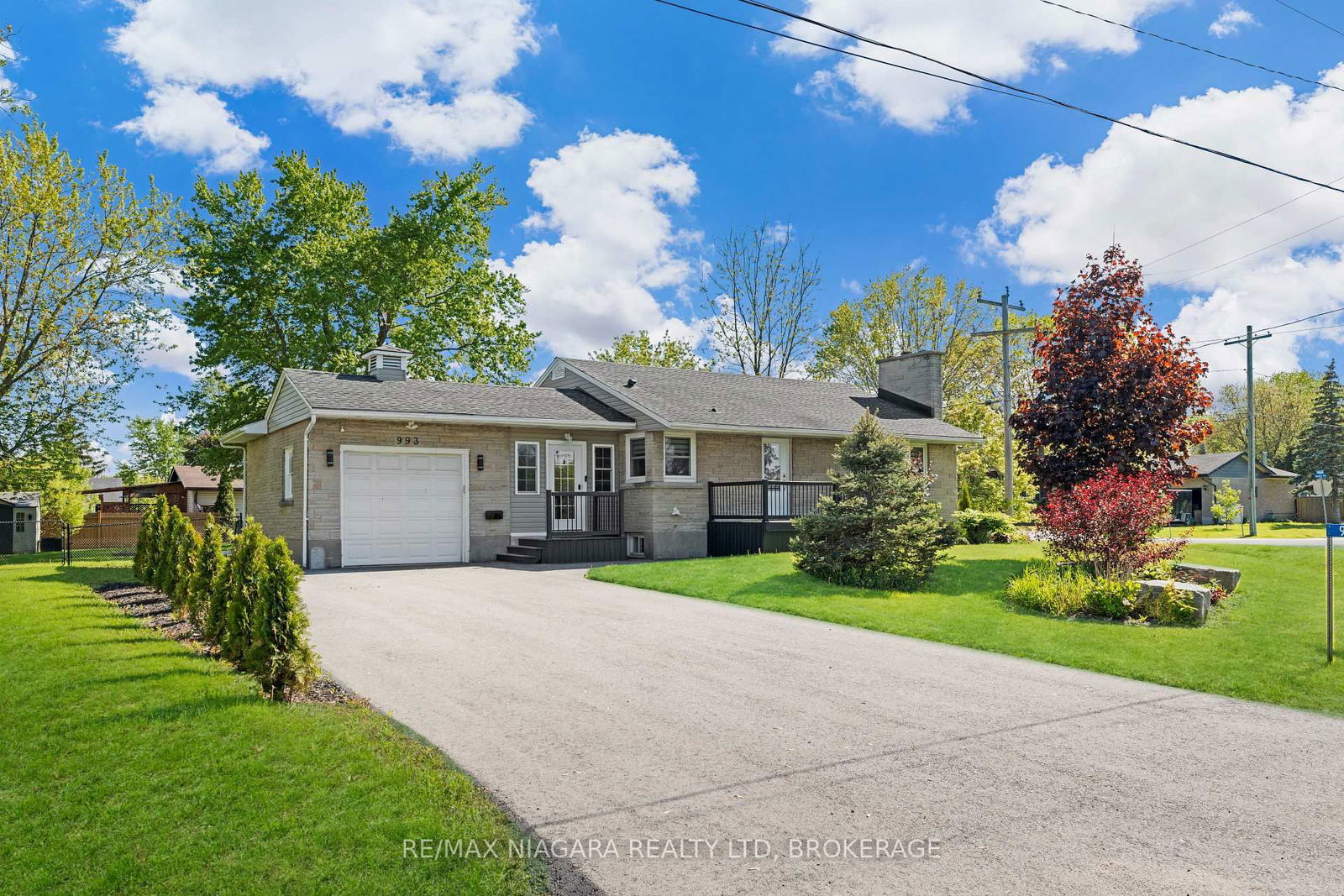 Detached House for sale at 993 Bertie Street, Fort Erie, Crescent Park, L2A 1Z7 - MLS: X12180878