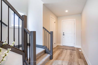 64 Postma Cres, North Middlesex - Alisa Craig image-0-2