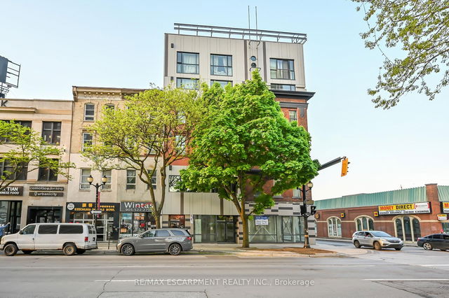 401 - 121 King Street E