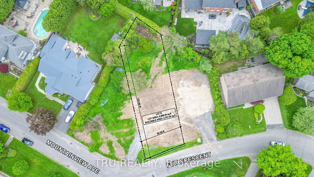 2298 Fox Crescent