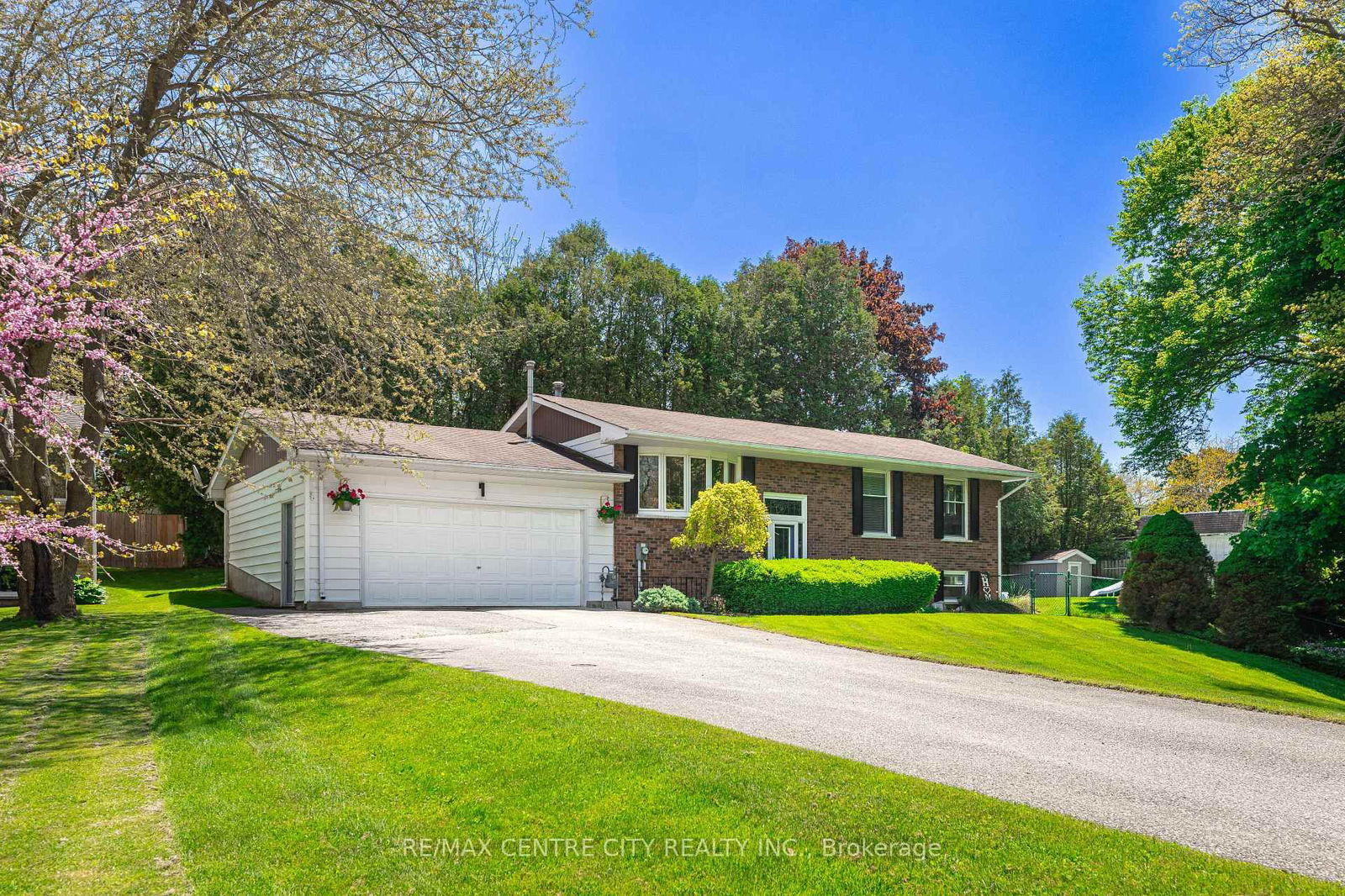 Detached House for sale at 4500 EAST Road, Central Elgin, Port Stanley, N5L 1A0 - MLS: X12181682