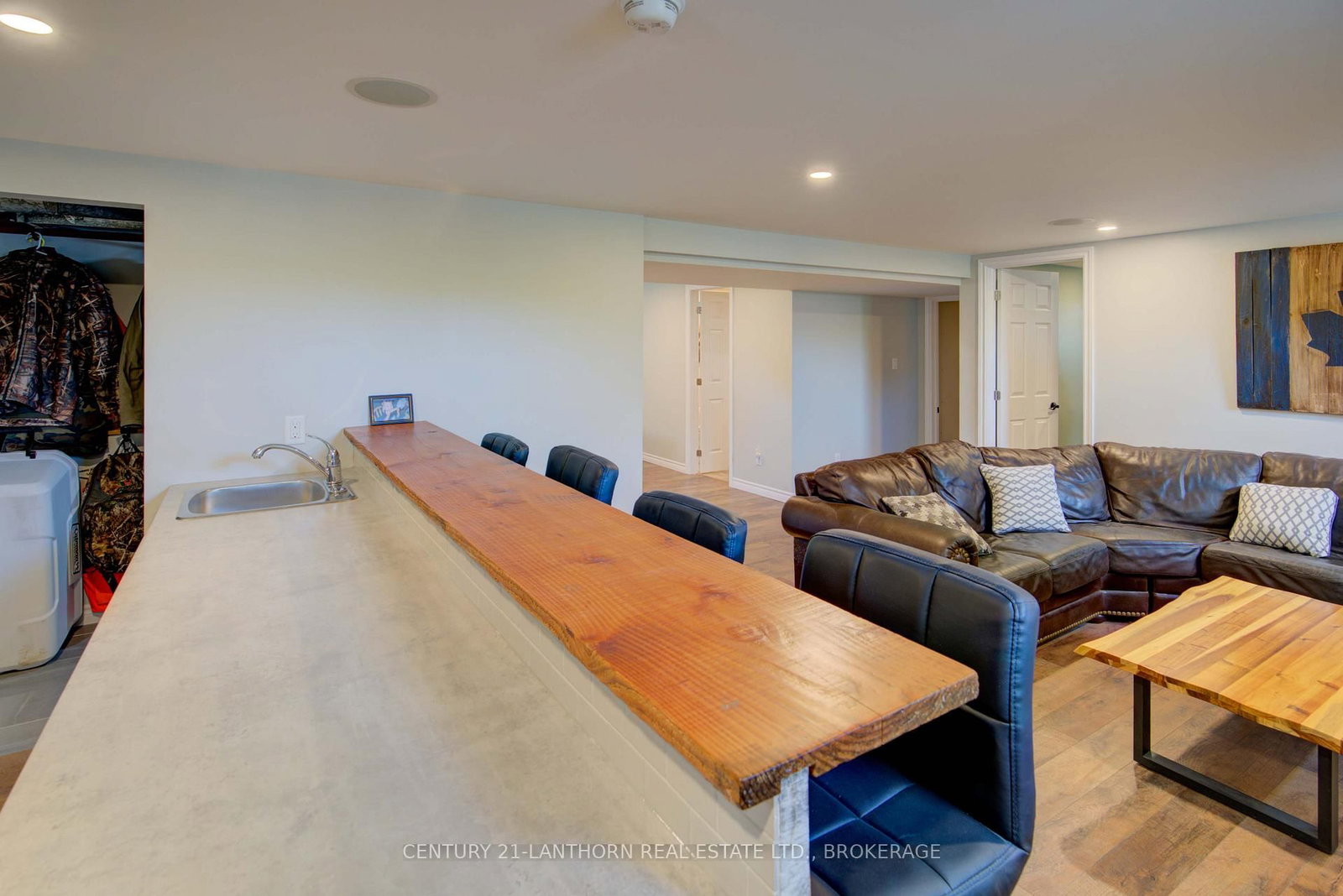 Listing Image 22