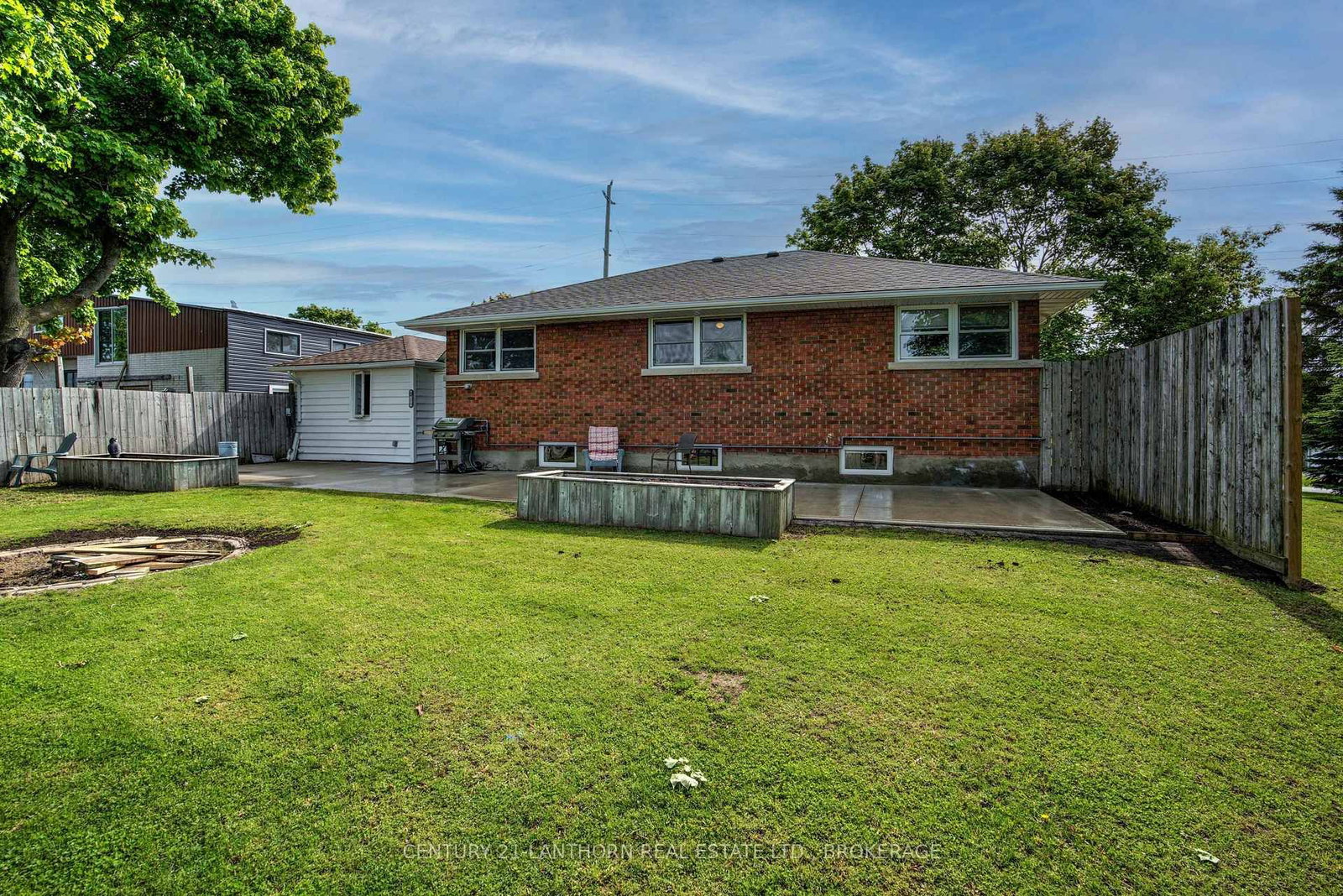 Listing Image 4