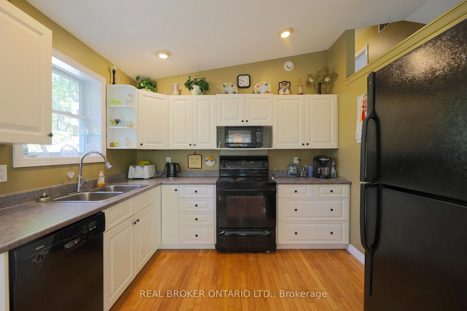 Listing Image 12