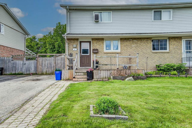 27 Meadow Woods Crescent