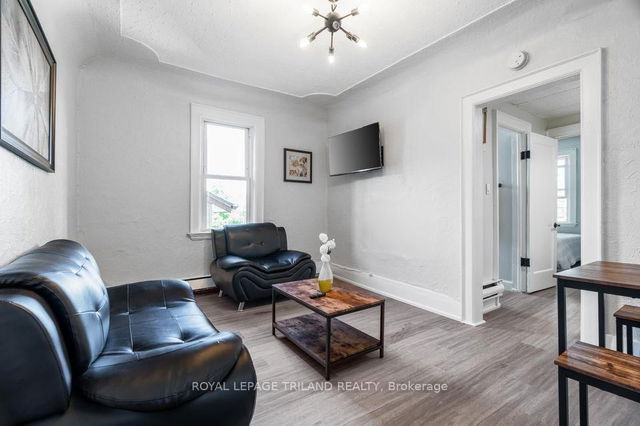 8 - 425 Mckenzie Avenue