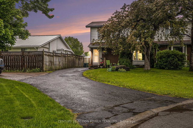 1829 Cloverlawn Crescent