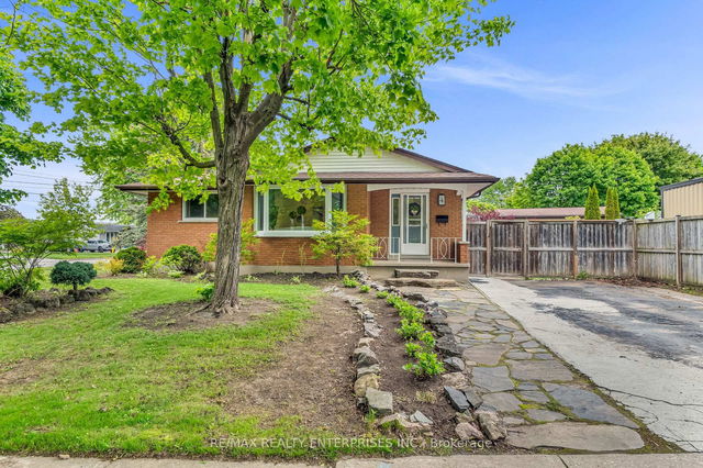 4 BLACKBIRD Crescent