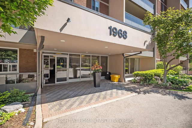 1004 - 1968 Main Street