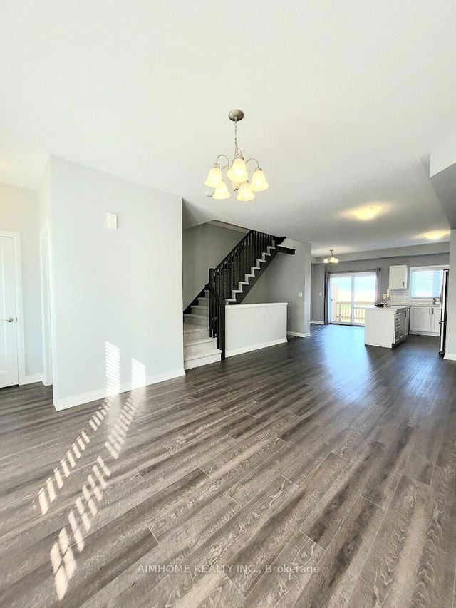 32 Canary Grass Boulevard