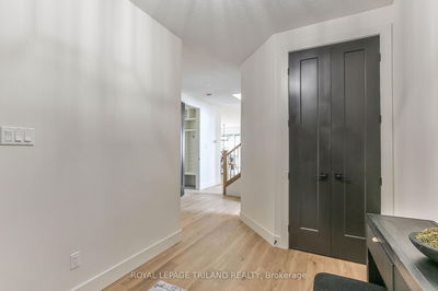 6484 Heathwoods Ave, London South - South V image-0-4