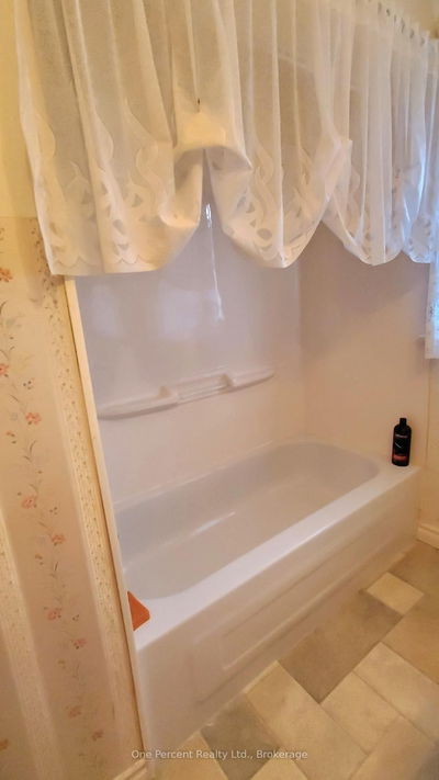 128 Woods St, Stratford - Stratford image-0-4