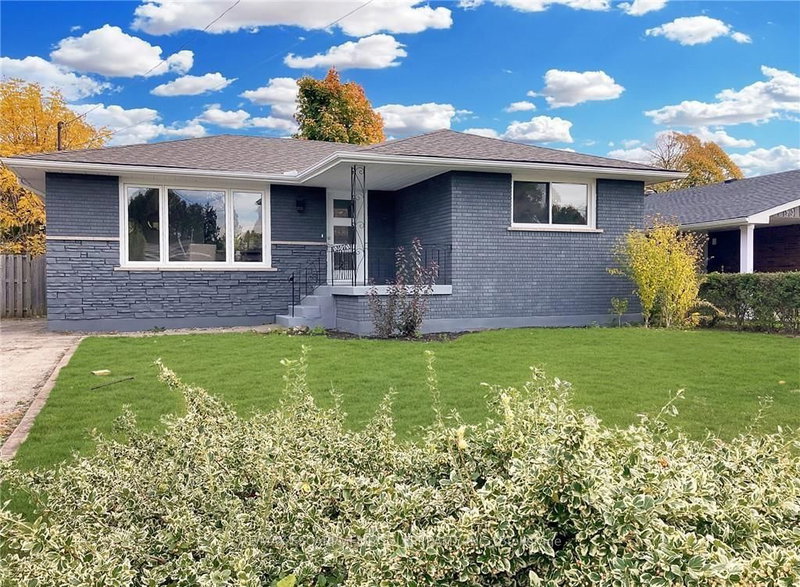 89 Greeningdon Dr, Hamilton, L9A 3A8 | Image 2