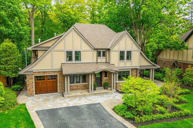 61 Oak Knoll Drive