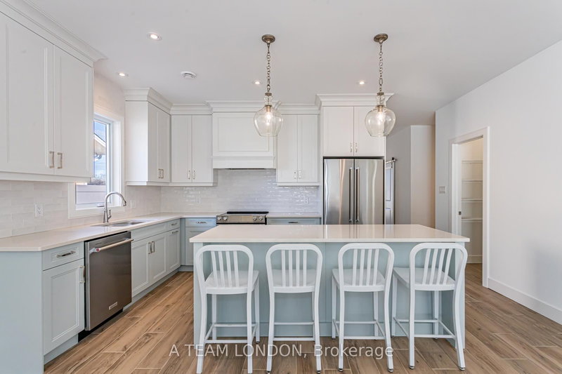 91 The Promenade, Central Elgin, N5L 0B5 | Image 2