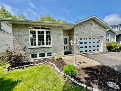 136 Amy Lynn Dr, Loyalist - Amherstview image-0-1