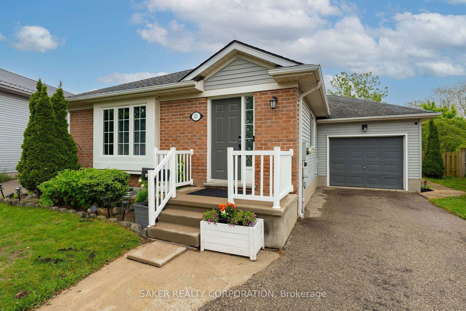 Detached House for sale at 21 Erin Court, Aylmer, Aylmer, N5H 3G6 - MLS: X12186824