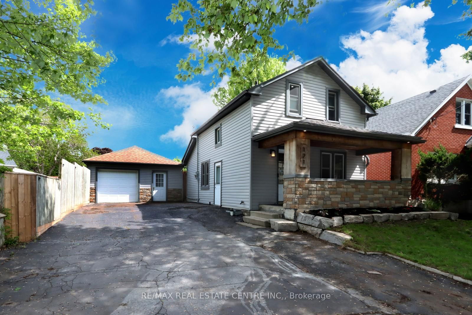Detached House for sale at 121 Brock Street, Kitchener, N2M 1X2 - MLS: X12187032