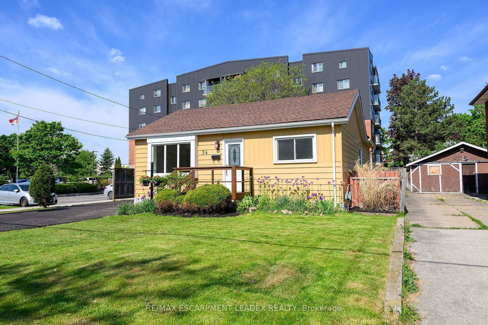 Listing photo 2