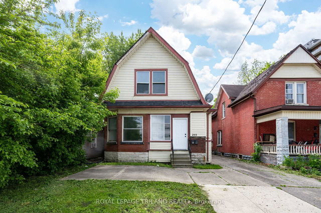 255 Simcoe Street